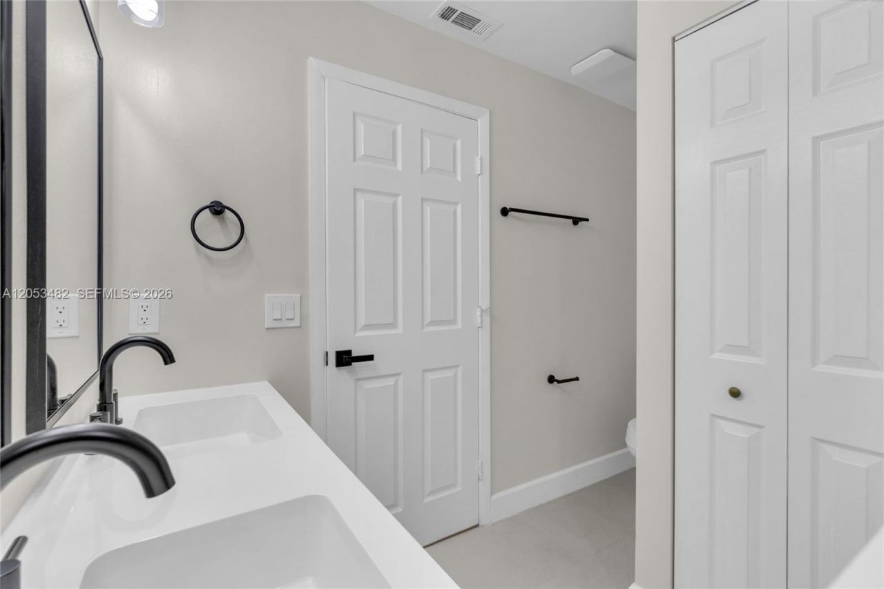 11061 NW 38th Pl , Sunrise, FL 33351 Photo
