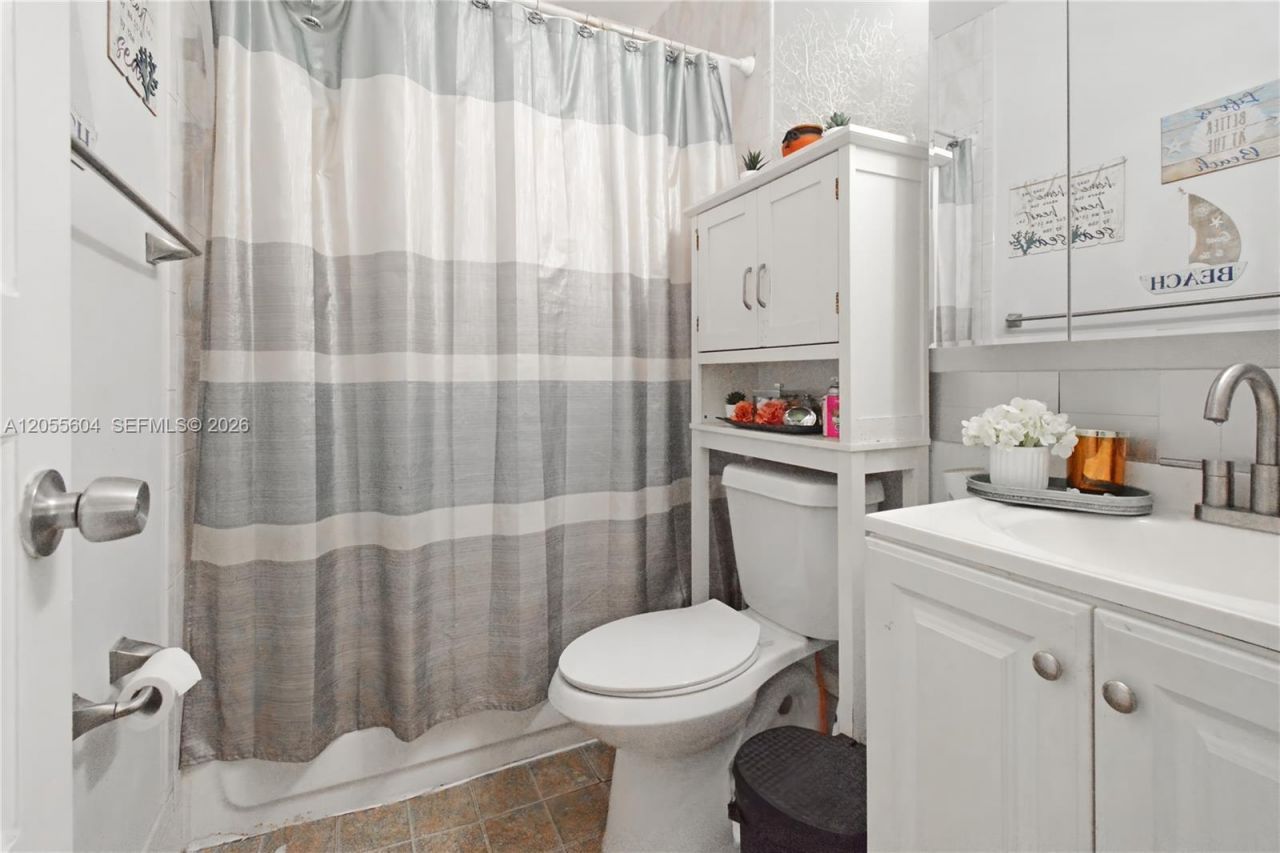 2140 Monroe Ter, Hollywood, FL 33020 Photo