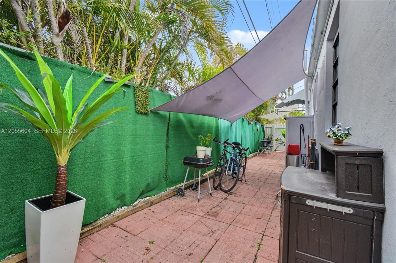 2140 Monroe Ter, Hollywood, FL 33020 Photo