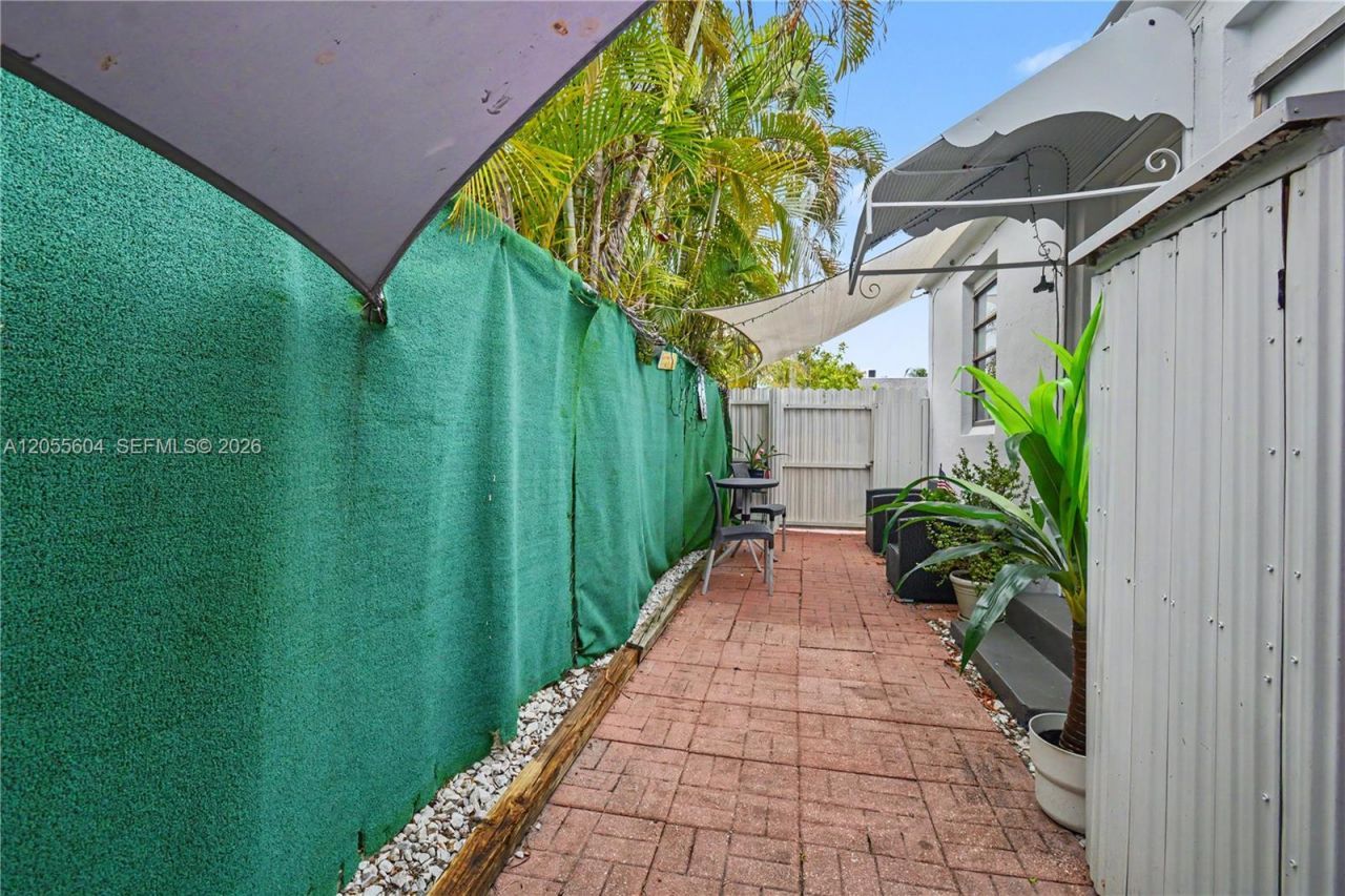 2140 Monroe Ter, Hollywood, FL 33020 Photo
