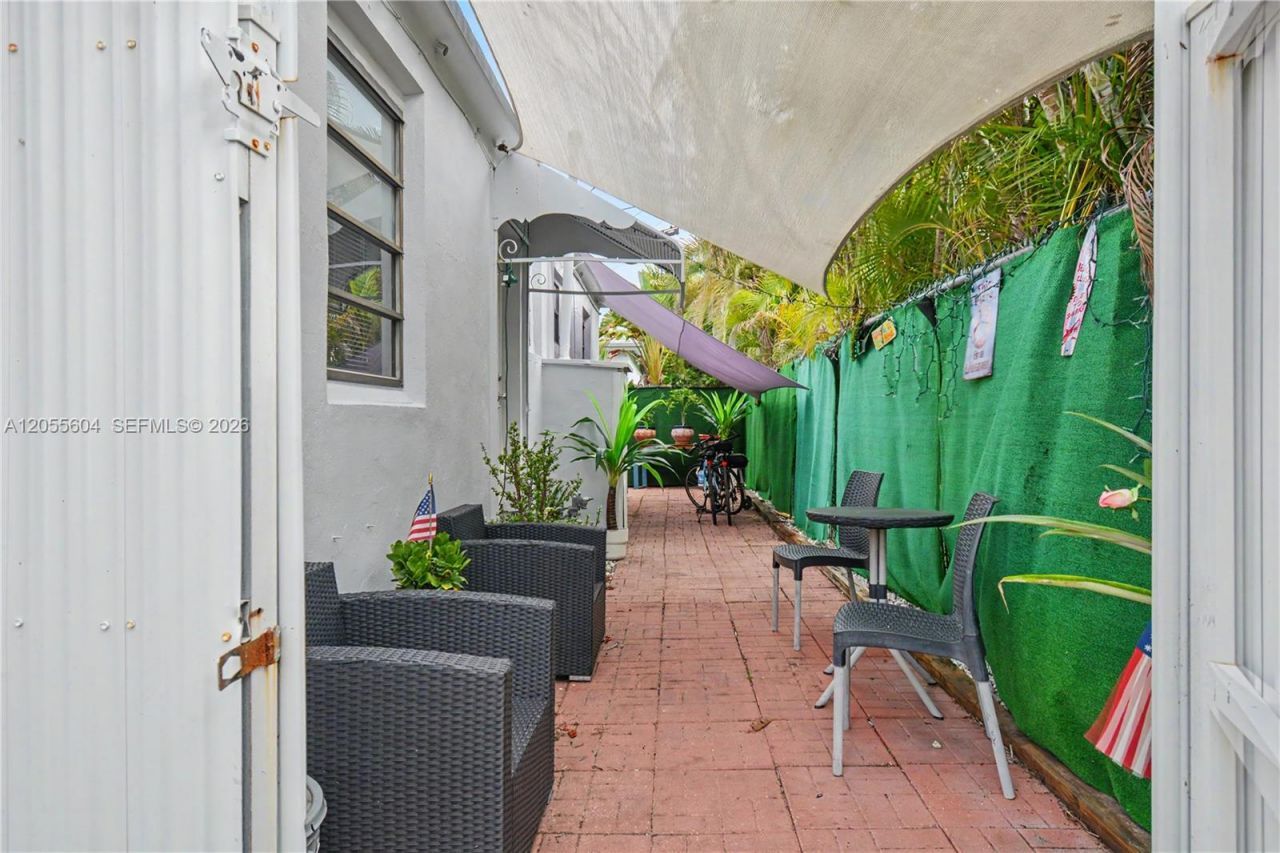 2140 Monroe Ter, Hollywood, FL 33020 Photo
