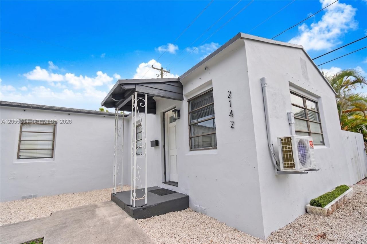 2140 Monroe Ter, Hollywood, FL 33020 Photo