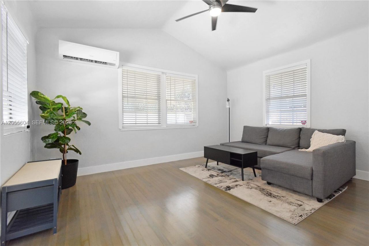 2140 Monroe Ter, Hollywood, FL 33020 Photo