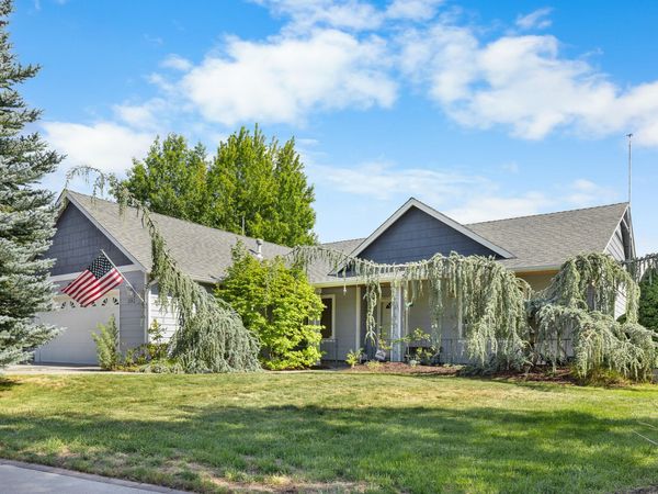 2142 NW Nickernut, Redmond, OR 97756