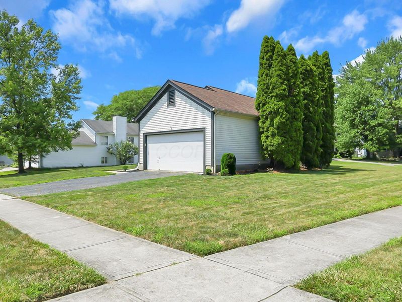 7576 Plainfield Drive, Pickerington, OH 43147 Photo 2