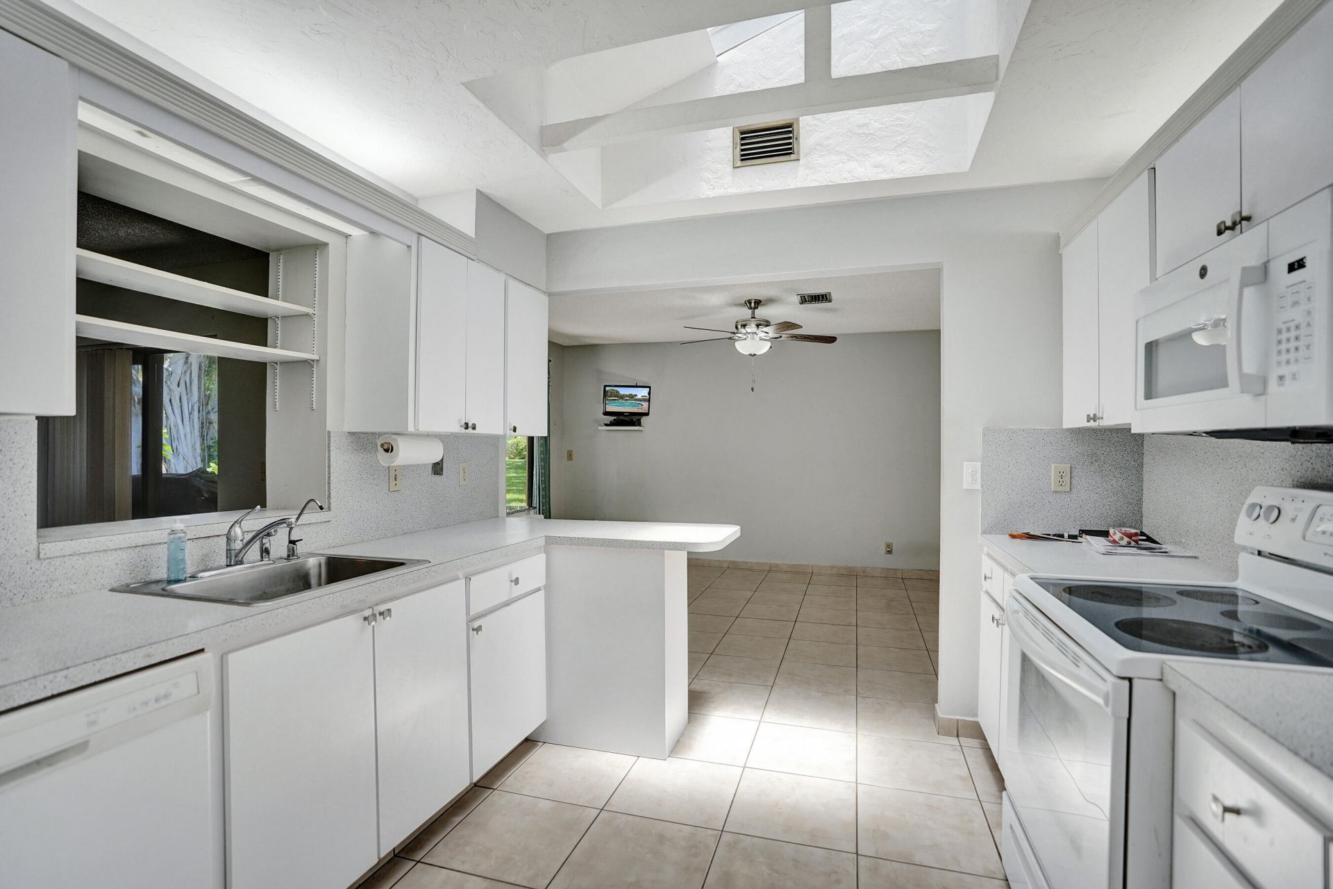738 NW 24th Avenue, Delray Beach, FL 33445 Photo