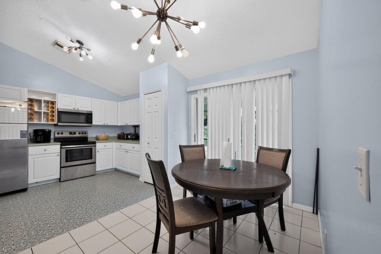 7816 100th Avenue, Vero Beach, FL 32967 Photo
