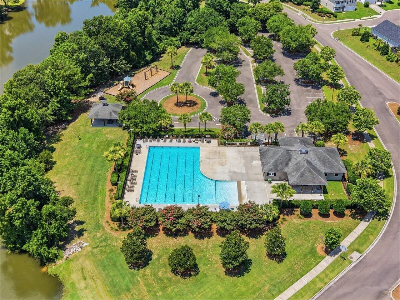 302 Lakewind Drive Photo 13