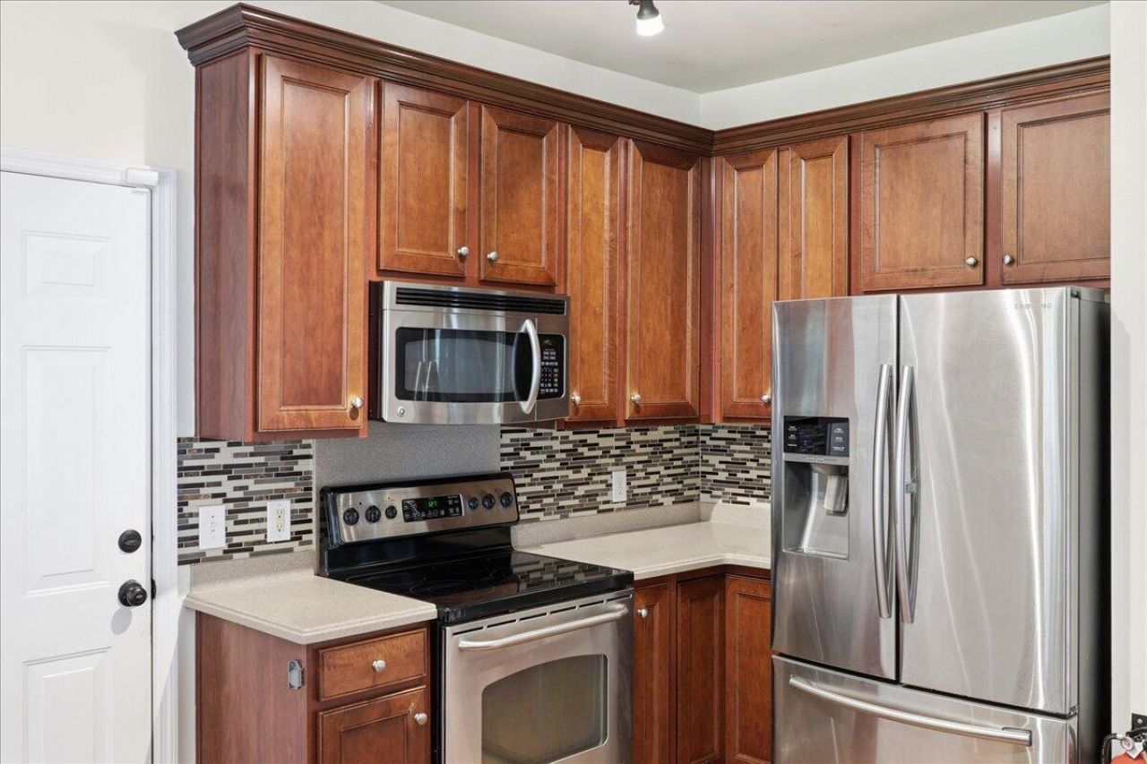 302 Lakewind Drive Photo 21