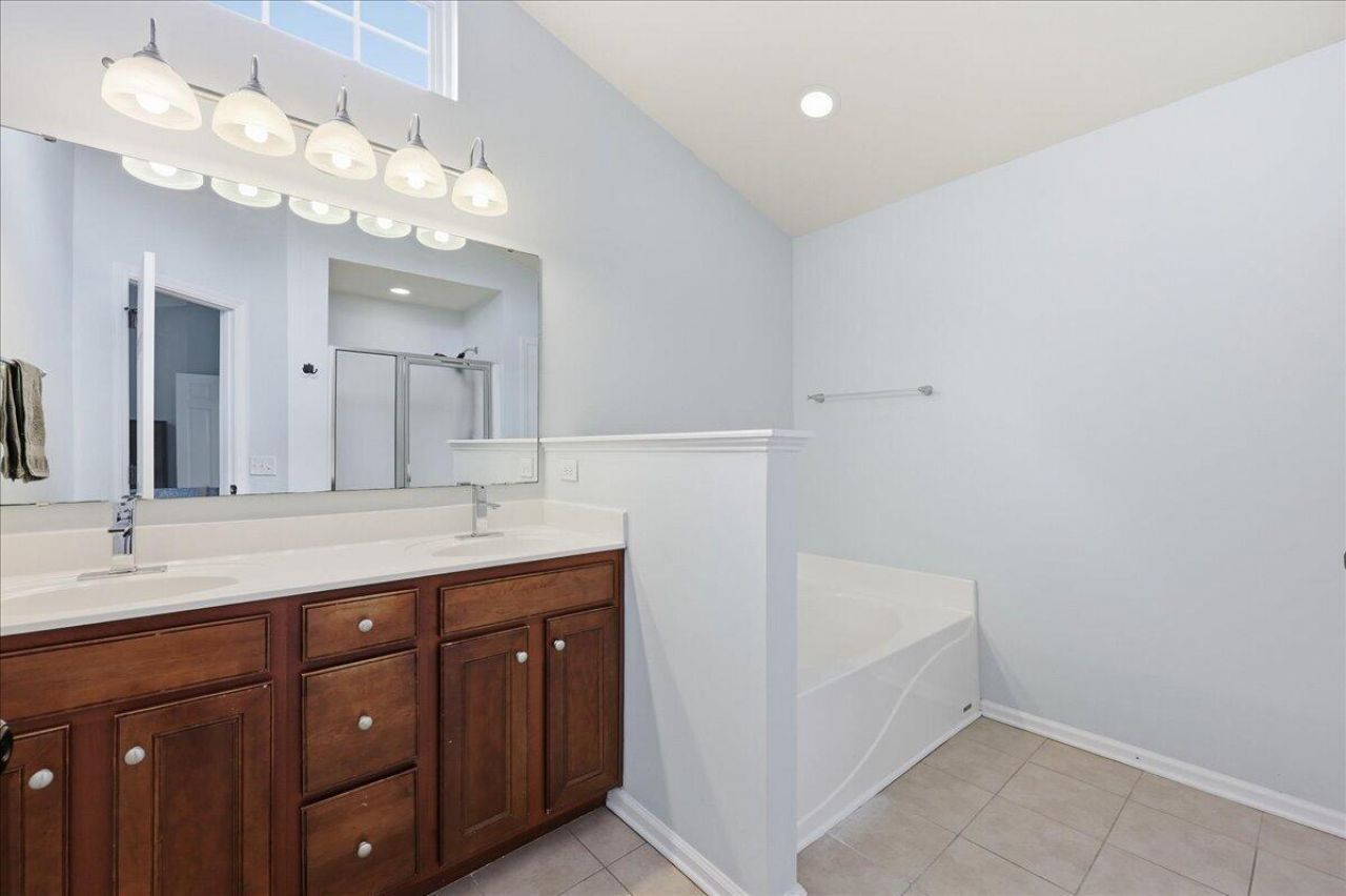 302 Lakewind Drive Photo 31