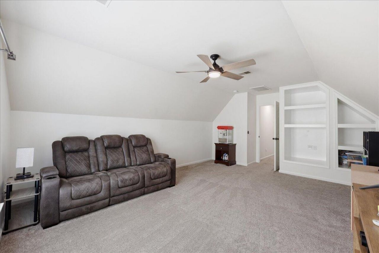302 Lakewind Drive Photo 35