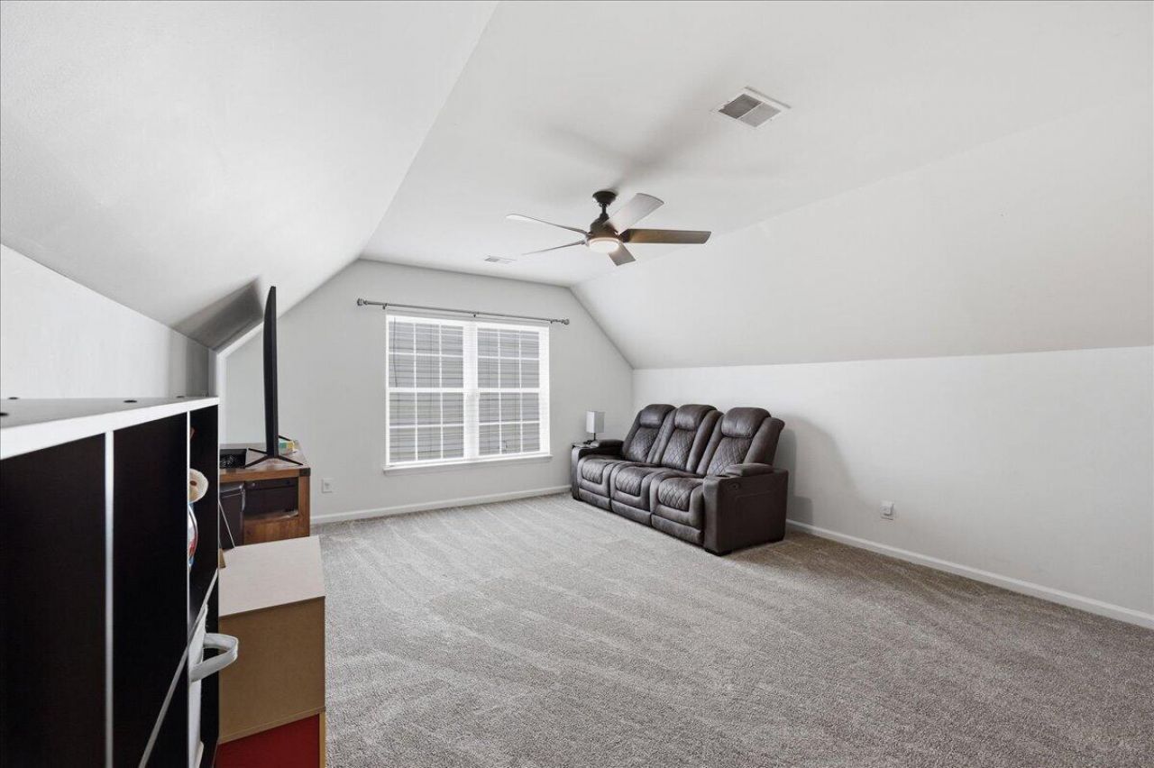302 Lakewind Drive Photo 37