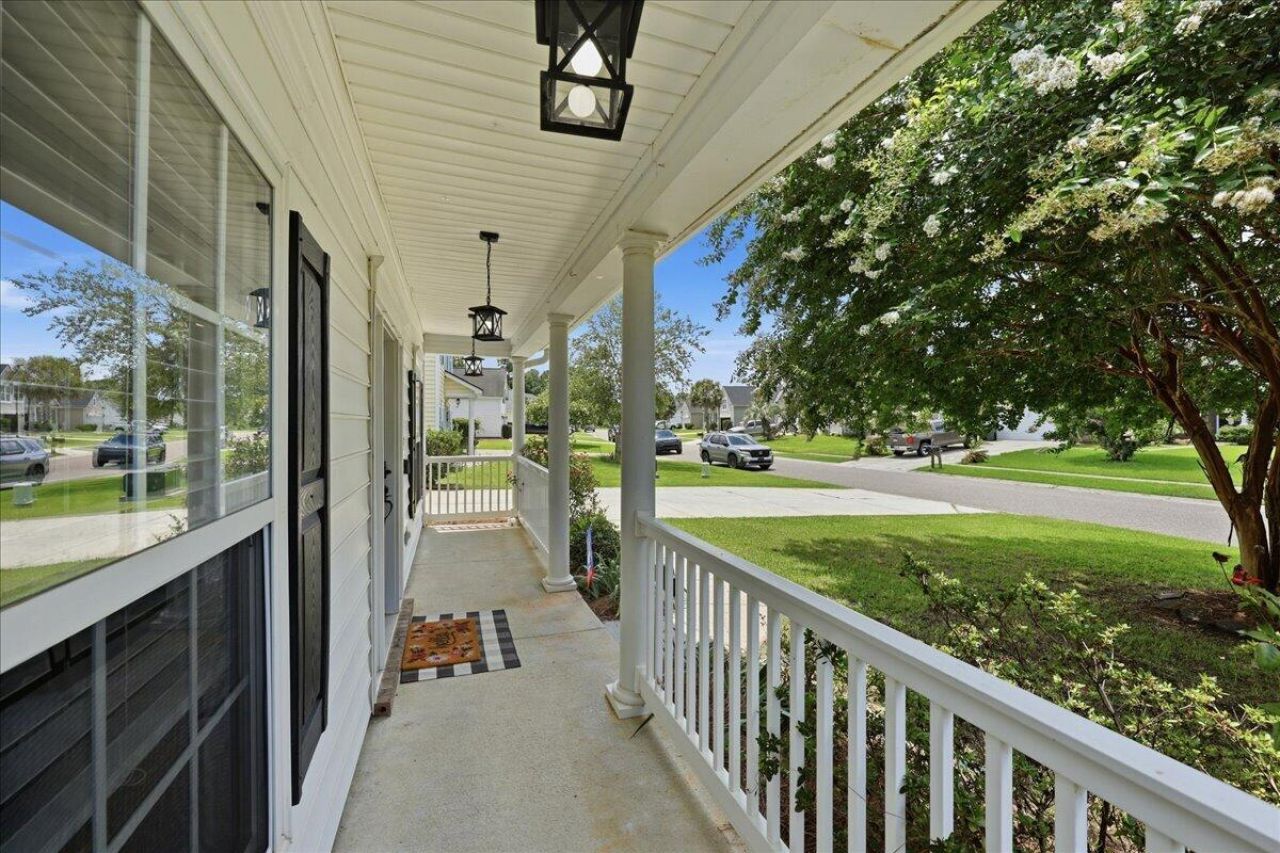 302 Lakewind Drive Photo 4