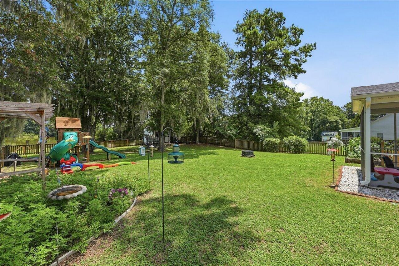 302 Lakewind Drive Photo 44