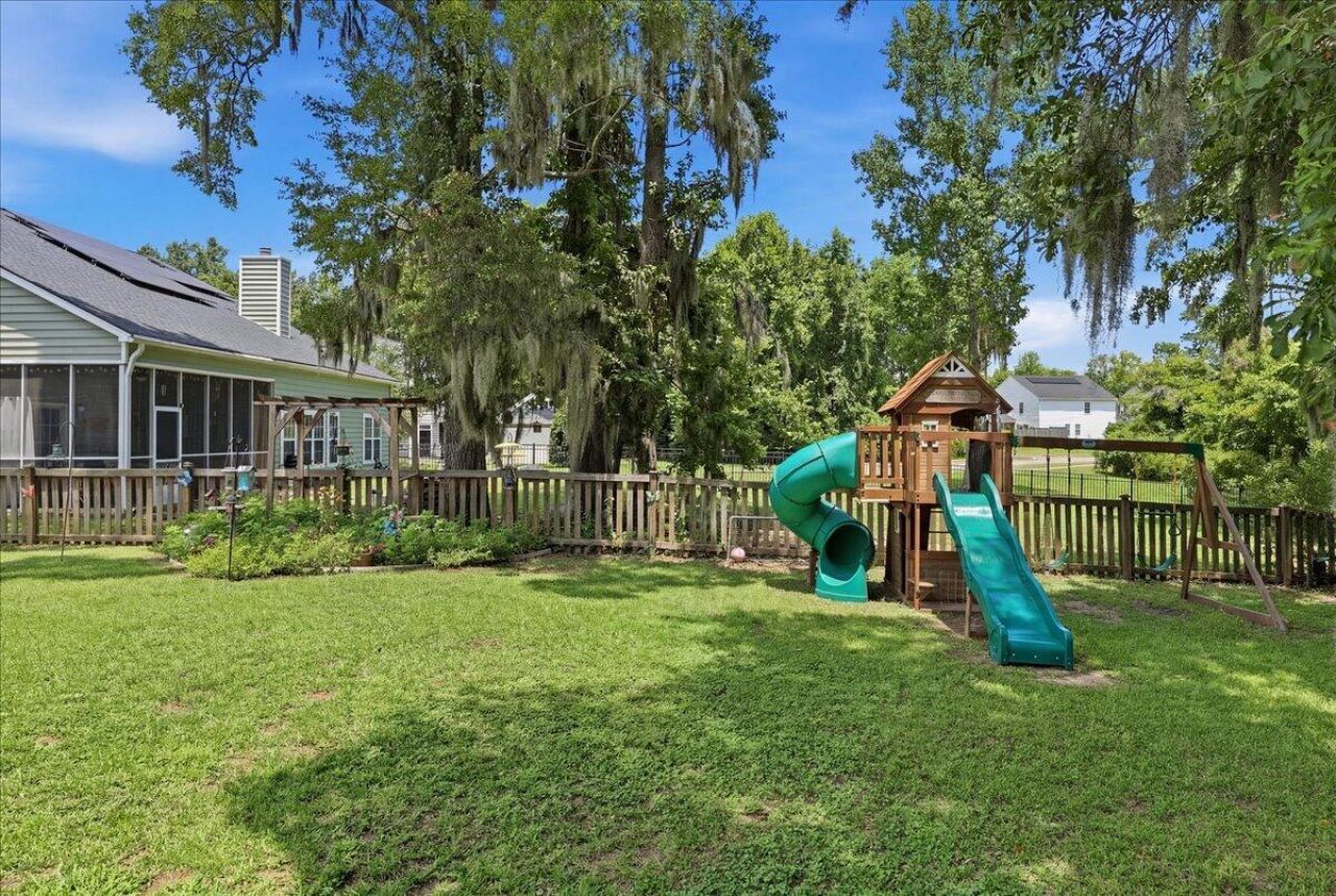 302 Lakewind Drive Photo 45