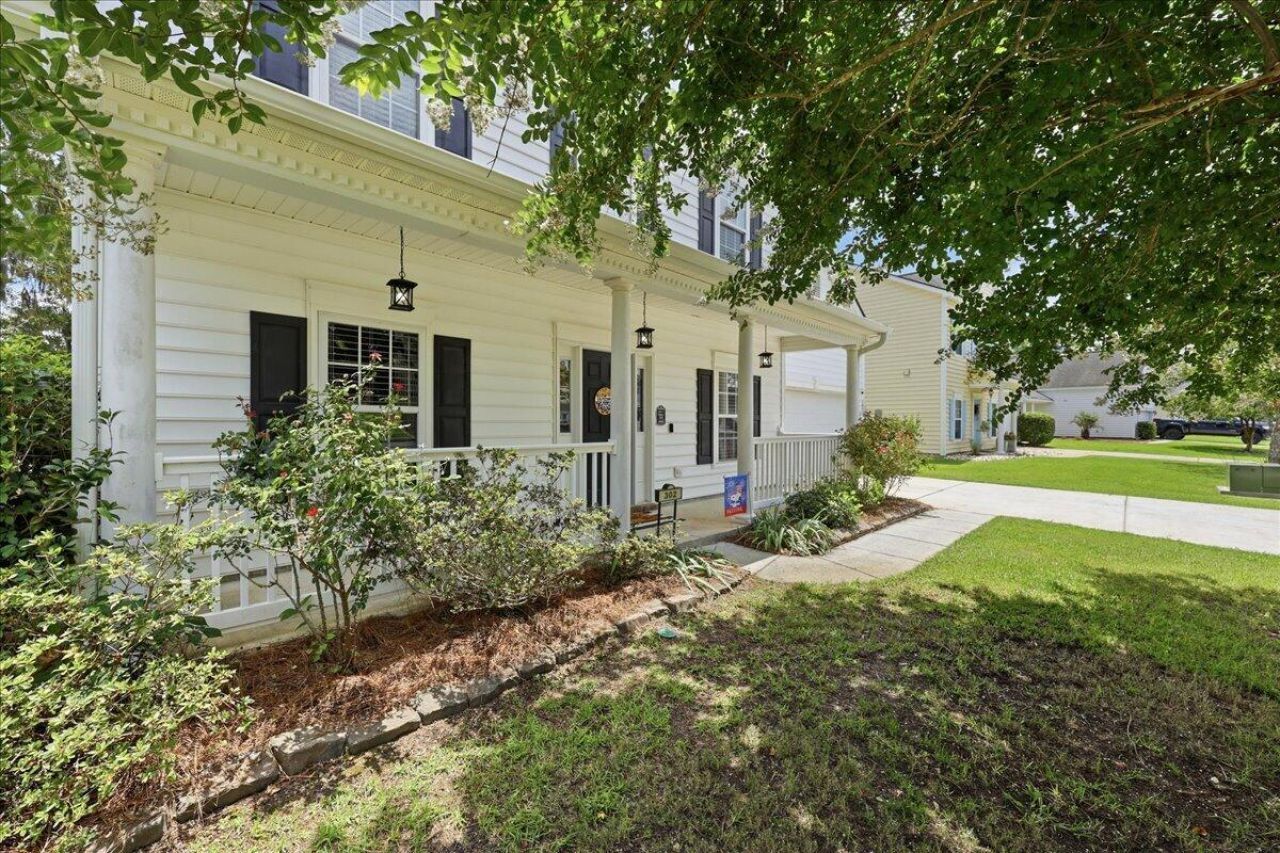 302 Lakewind Drive Photo 5