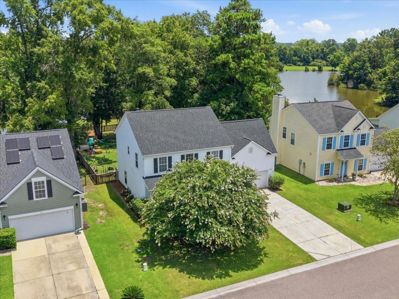 302 Lakewind Drive Photo 6