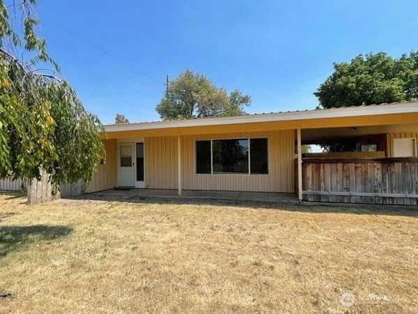 511 Castle Dr Street , Moses Lake, WA 98837