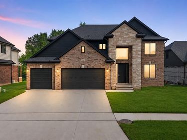 18901 Via Firenze Drive, Macomb Twp, MI 48044