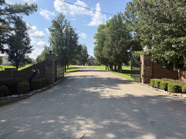 55 N LAKE POINTE CV, Rossville, TN 38066