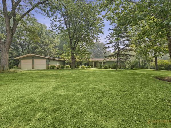 425 Greenwood Lane, Barrington, IL 60010