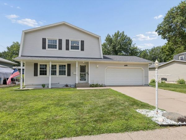 649 NORTHBROOK Drive , Davenport, IA 52806