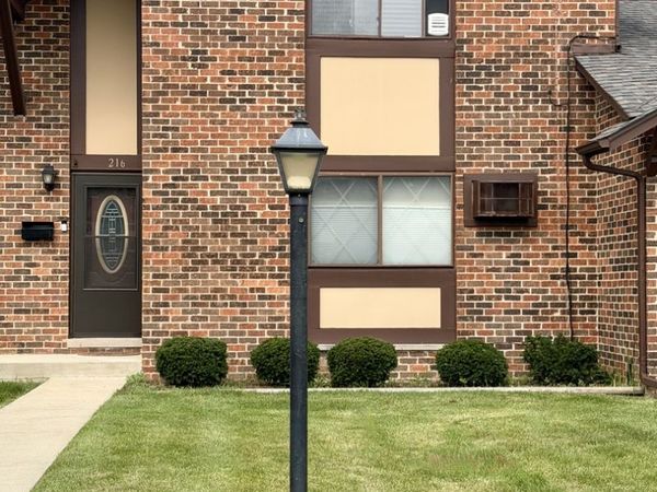 1S216 Ardmore Avenue , Villa Park, IL 60181