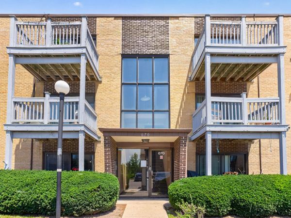 670 Pinecrest Drive , Unit 101, Prospect Heights, IL 60070
