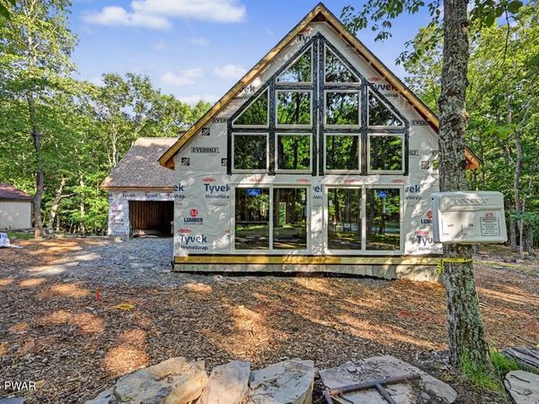 187 Deer Trail Drive , Hawley, PA 18428