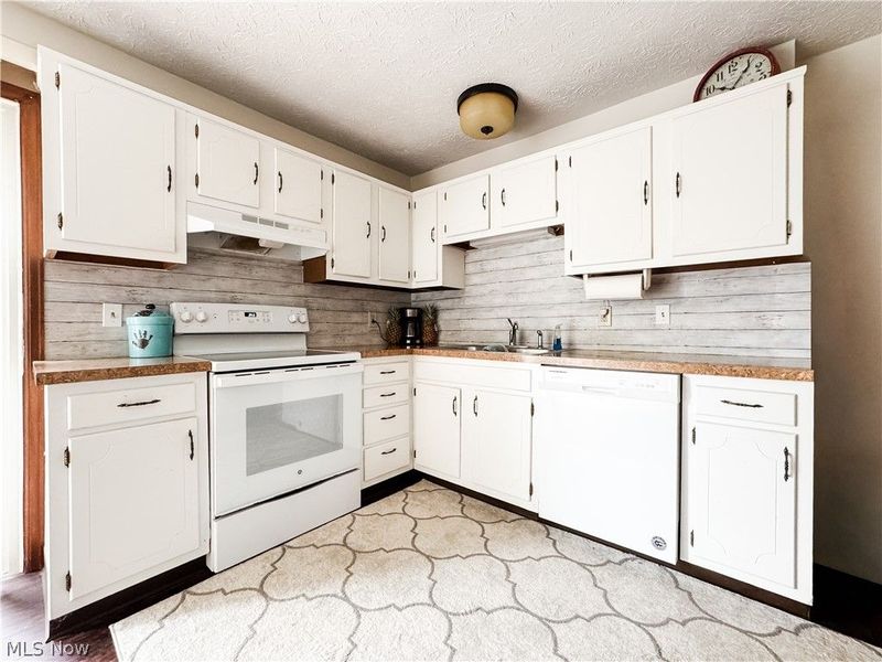 536 Austin Drive, Unit F, Barberton, OH 44203 Photo 7