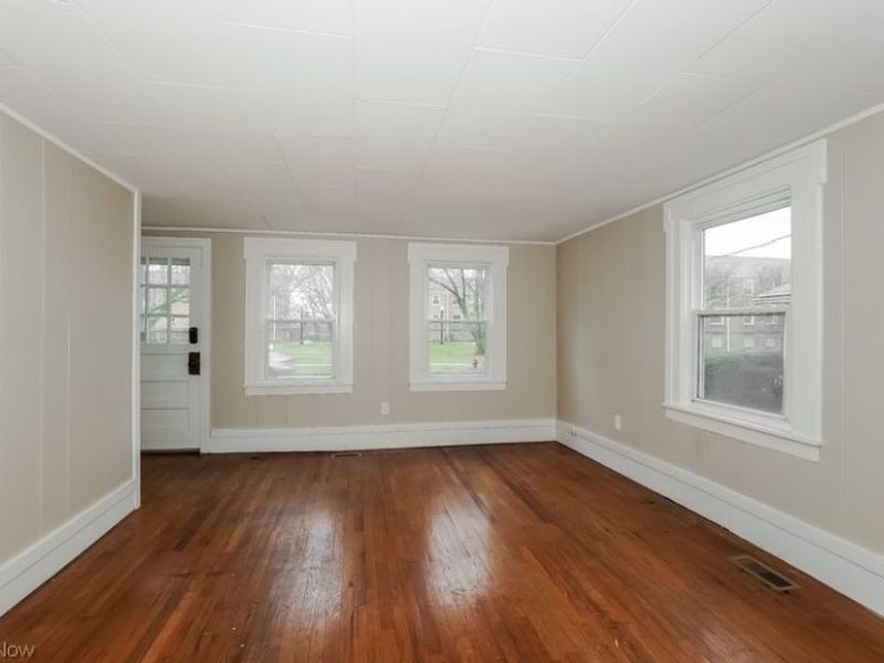 77 E Bridge Street, Berea, OH 44017 Photo 6