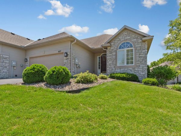 827 Vardon Court, Faribault, MN 55021