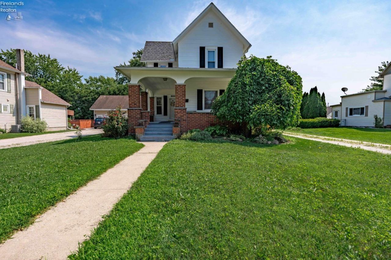 523 W Madison Street, Gibsonburg, OH 43431 Main Photo