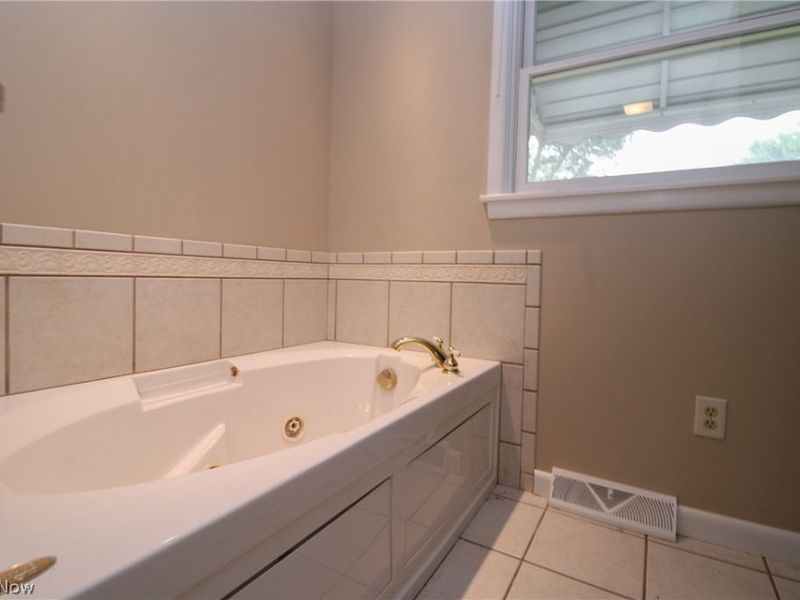 2985 Heatherbrae Drive, Youngstown, OH 44514 Photo 22