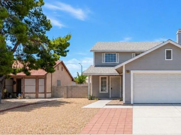 1012 Coral Isle Way , Las Vegas, NV 89108