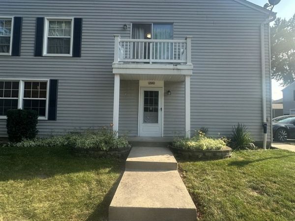 1284 Prairie Avenue, Unit D, Glendale Heights, IL 60139
