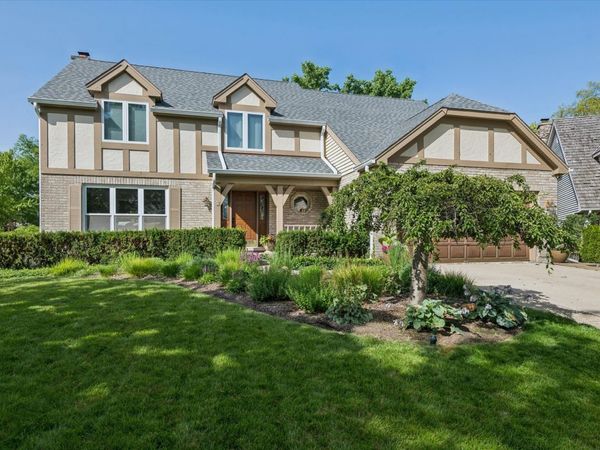 2 N Richmond Court , Lake Zurich, IL 60047