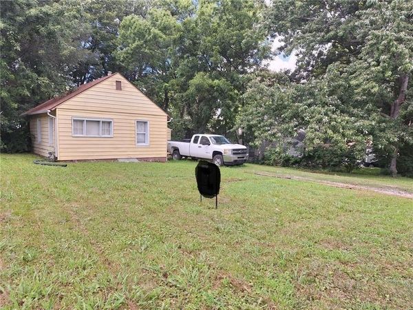 8438 Douglas Avenue, Kansas City, MO 64114