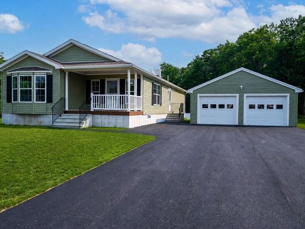 102 Topaz Terrace, Gardner, MA 01440