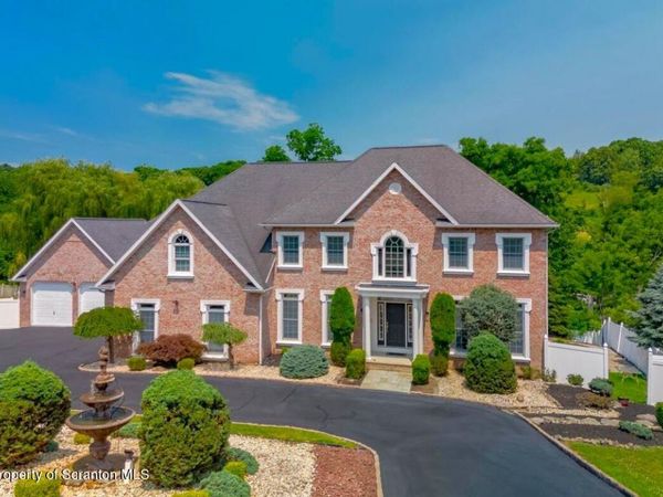 41 Somerfields Drive , Wyoming, PA 18644