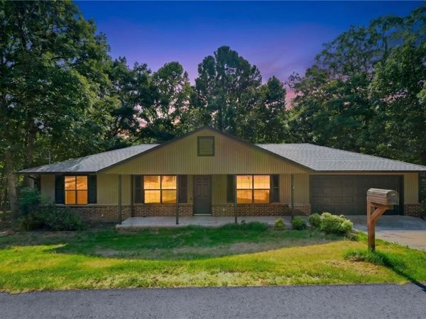 8 Kenilworth Drive , Bella Vista, AR 72714