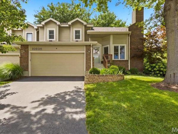 10935 Vauxhall Drive , Creve Coeur, MO 63146