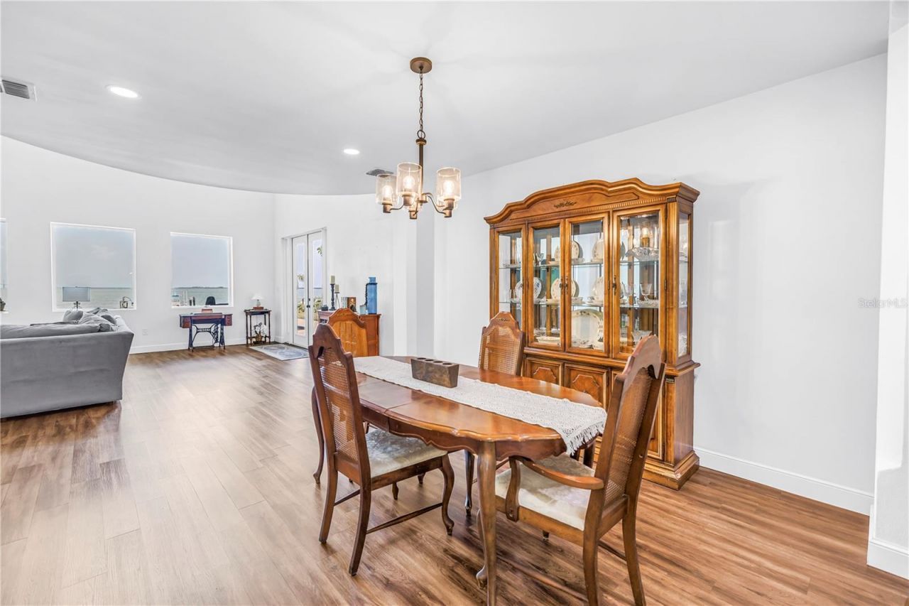 2280 Pinellas Point Drive S, Saint Petersburg, FL 33712 Photo