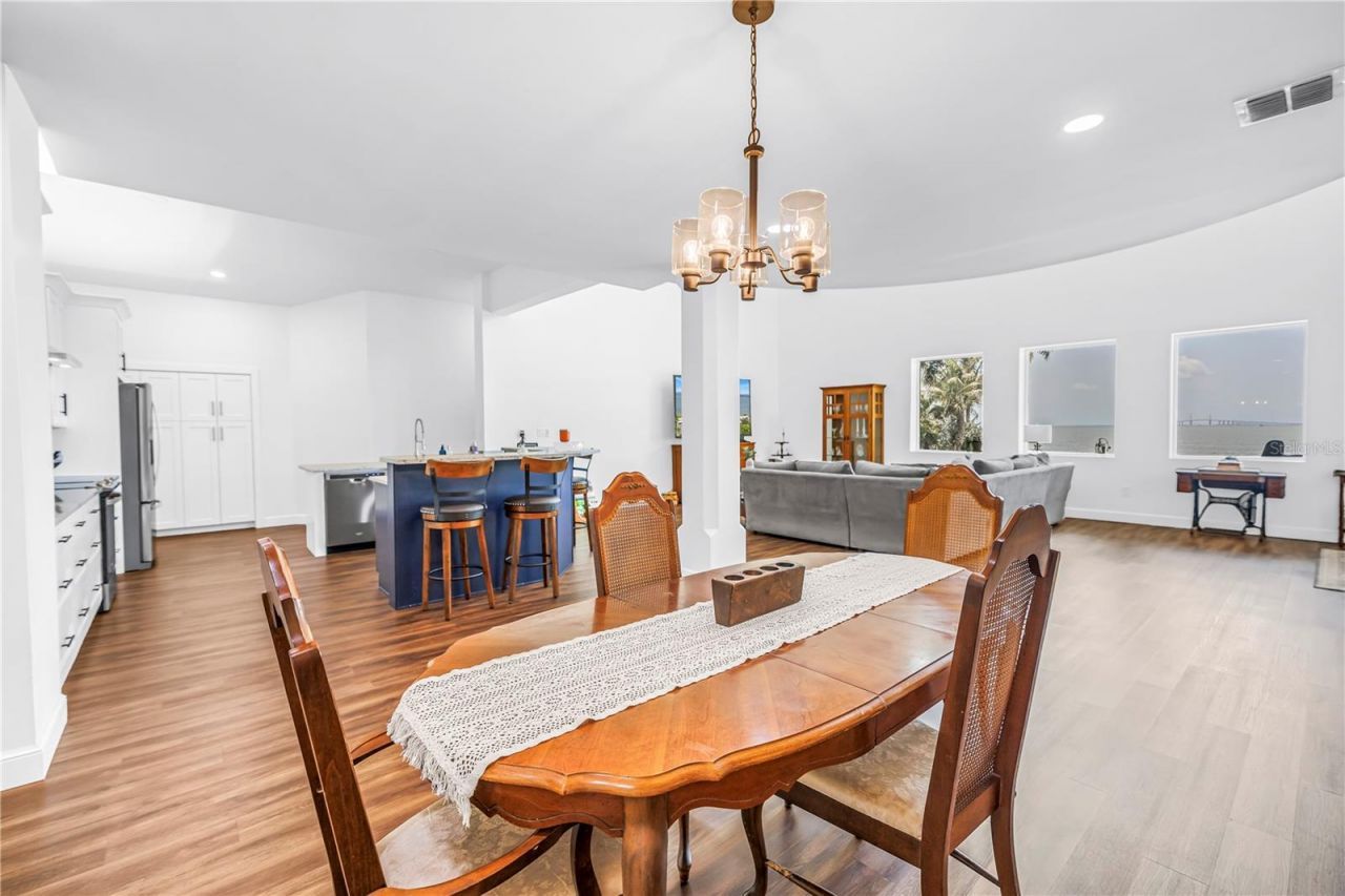2280 Pinellas Point Drive S, Saint Petersburg, FL 33712 Photo