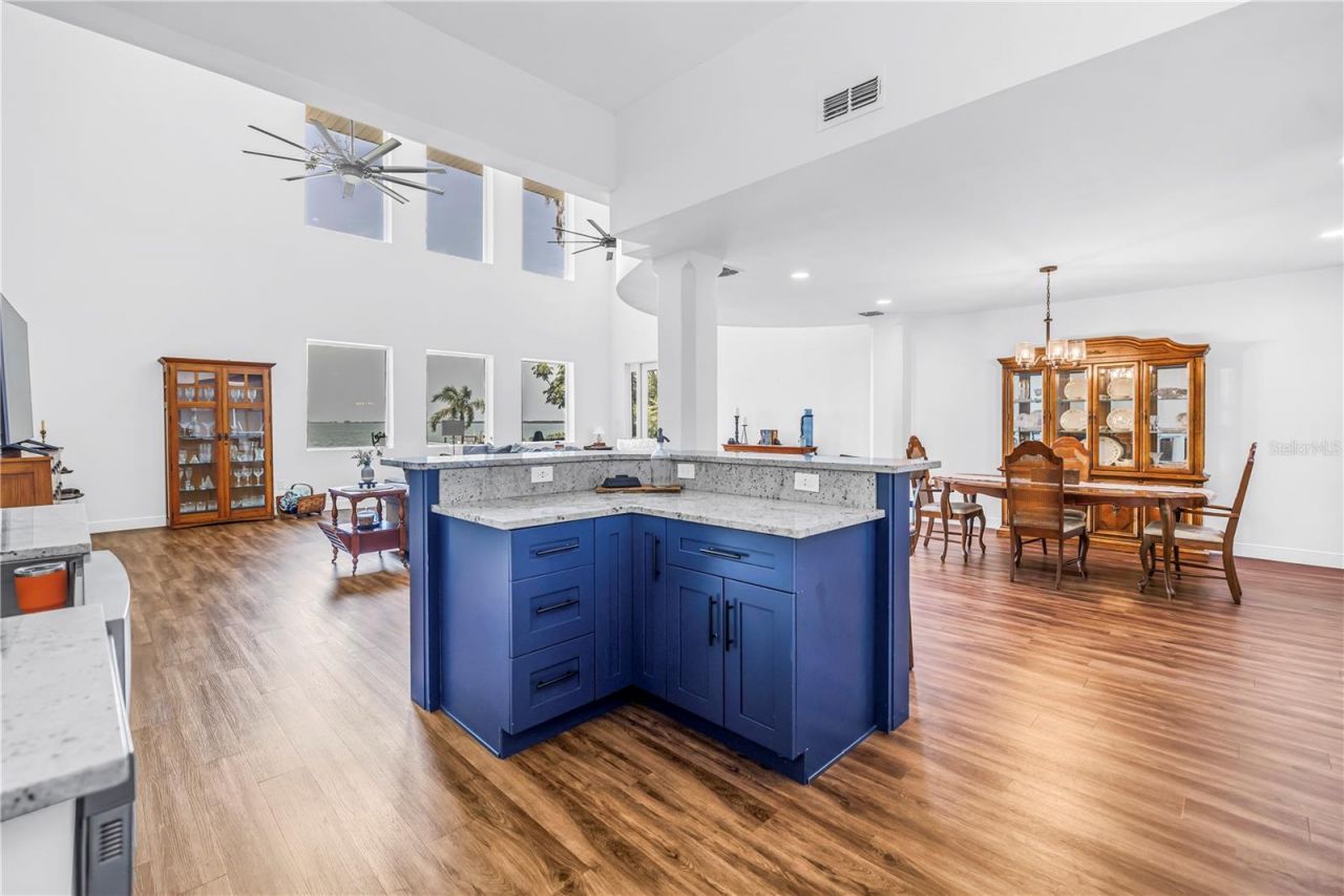 2280 Pinellas Point Drive S, Saint Petersburg, FL 33712 Photo
