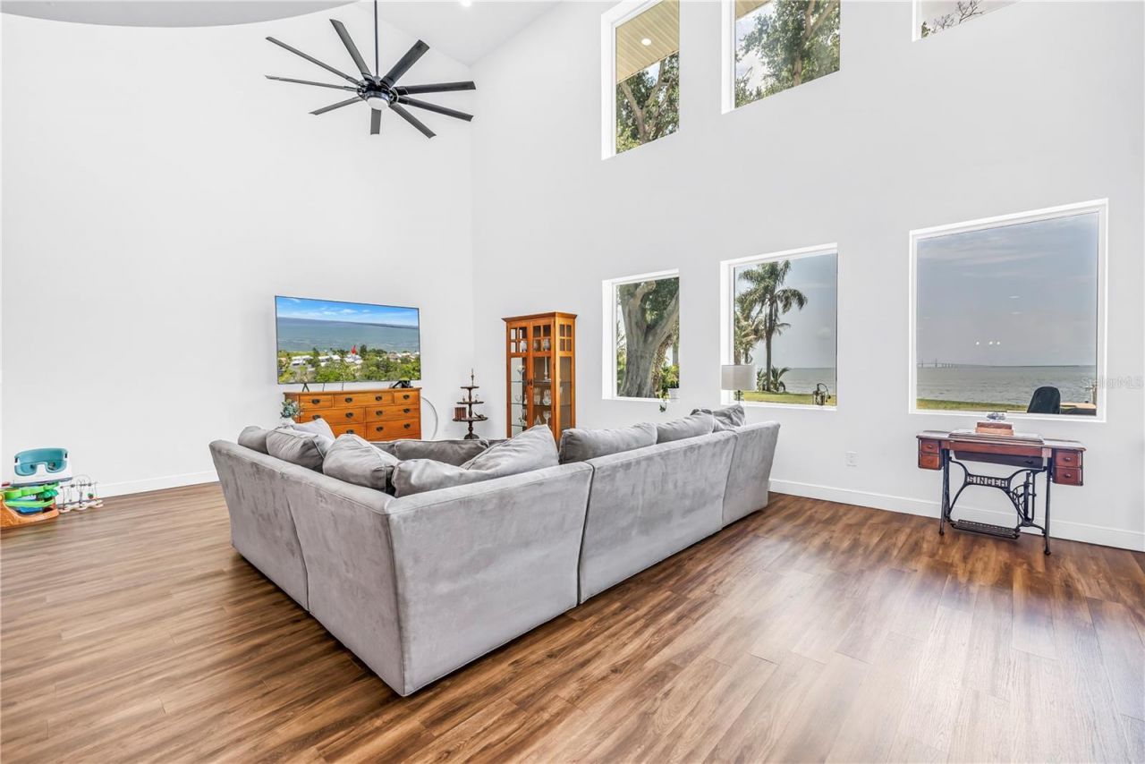 2280 Pinellas Point Drive S, Saint Petersburg, FL 33712 Photo
