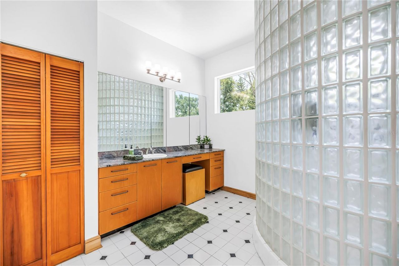 2280 Pinellas Point Drive S, Saint Petersburg, FL 33712 Photo
