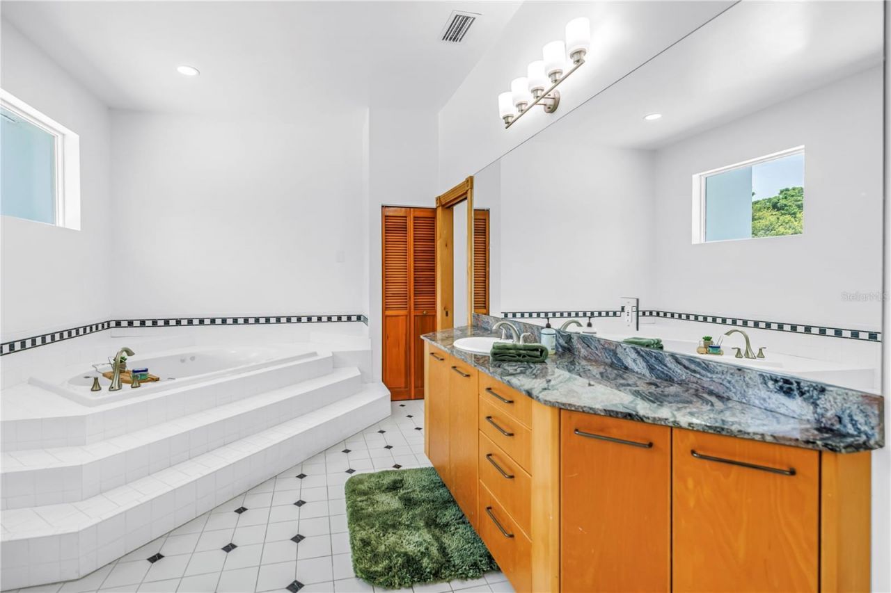 2280 Pinellas Point Drive S, Saint Petersburg, FL 33712 Photo