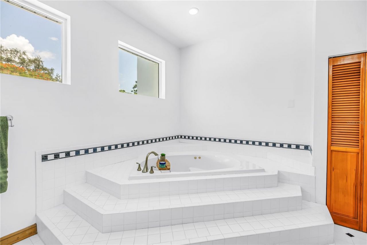 2280 Pinellas Point Drive S, Saint Petersburg, FL 33712 Photo