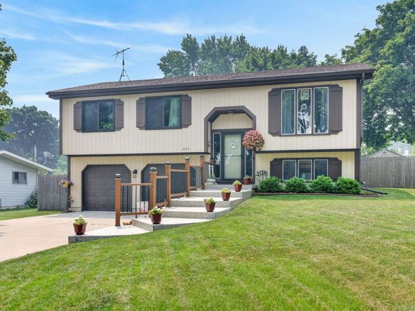 3215 Vista Terrace , McHenry, IL 60050